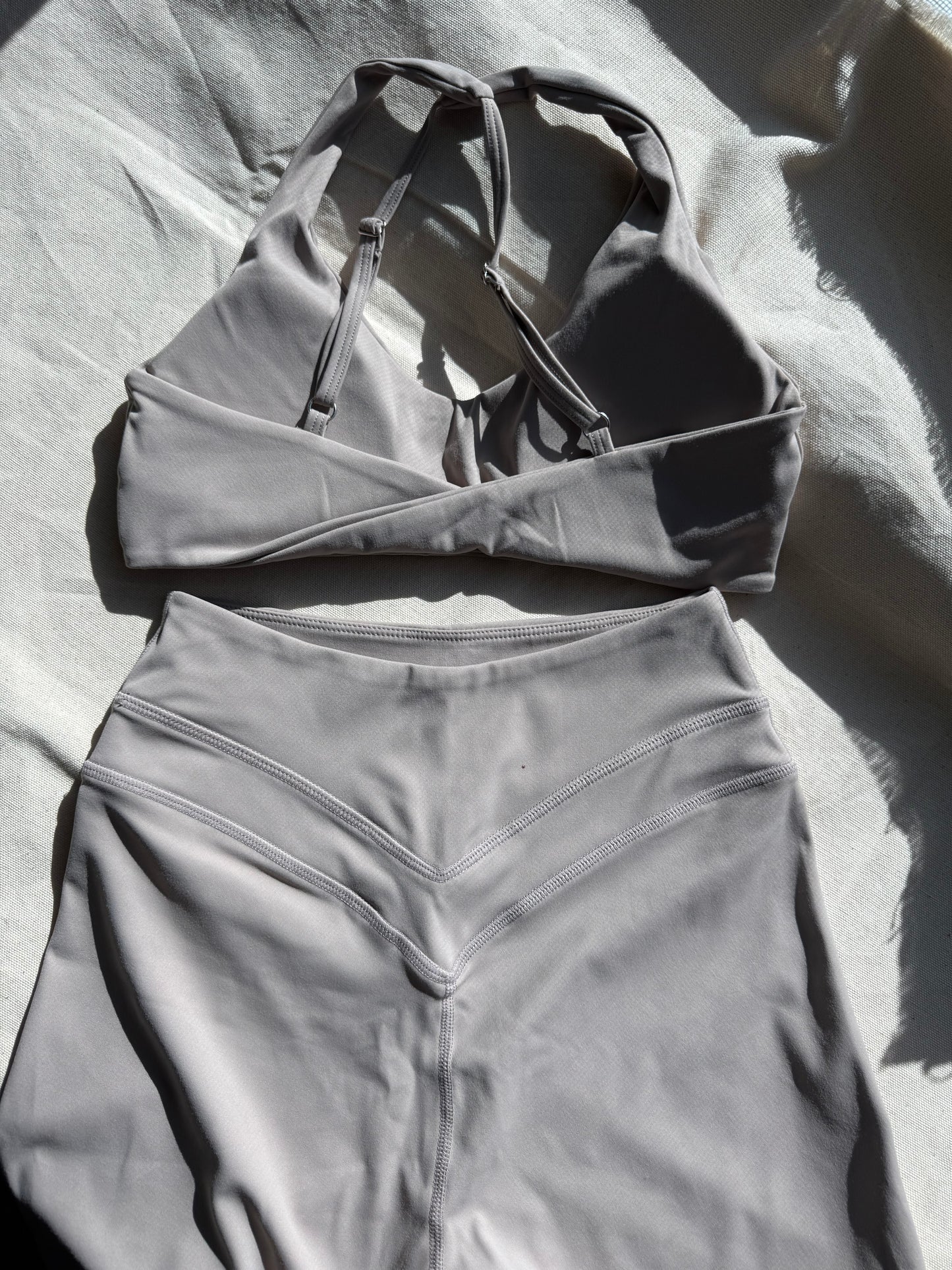 SPORTS BRA CROSSED STRAPS TWISTED BAND SET πΈ