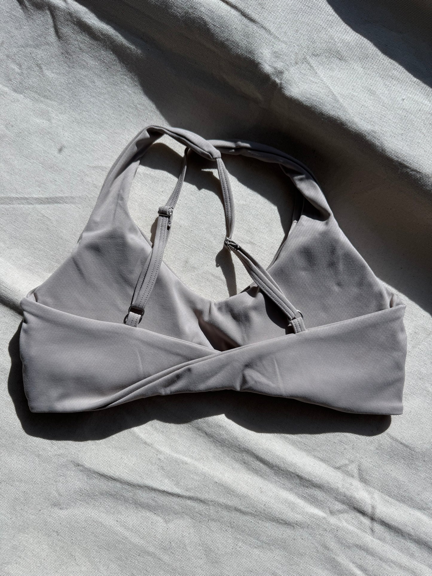 SPORTS BRA CROSSED STRAPS TWISTED BAND SET πΈ
