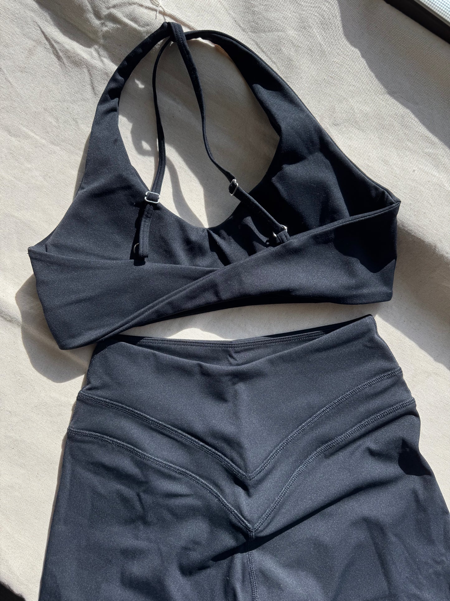 SPORTS BRA CROSSED STRAPS TWISTED BAND SET πΈ