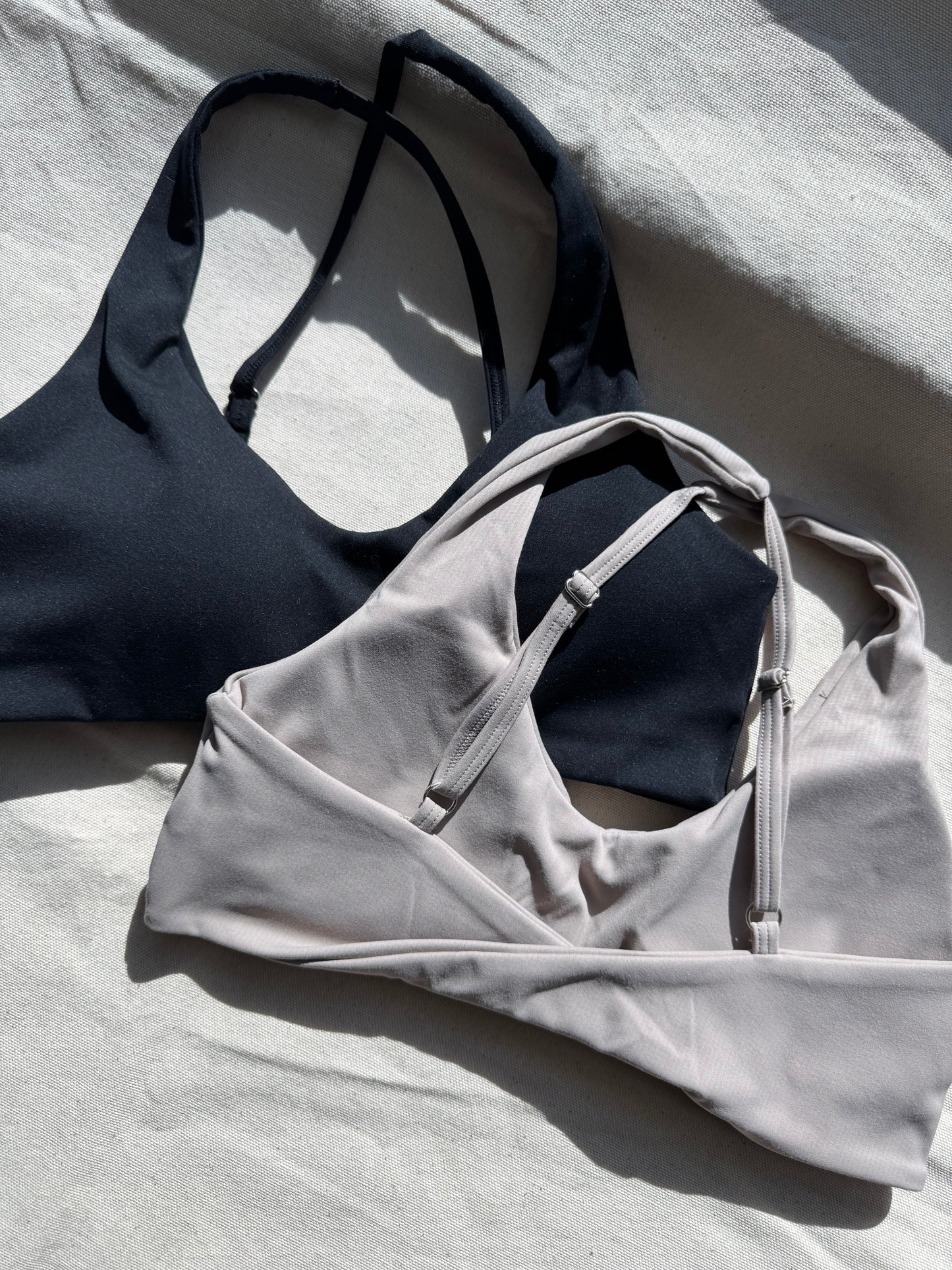 SPORTS BRA CROSSED STRAPS TWISTED BAND SET πΈ