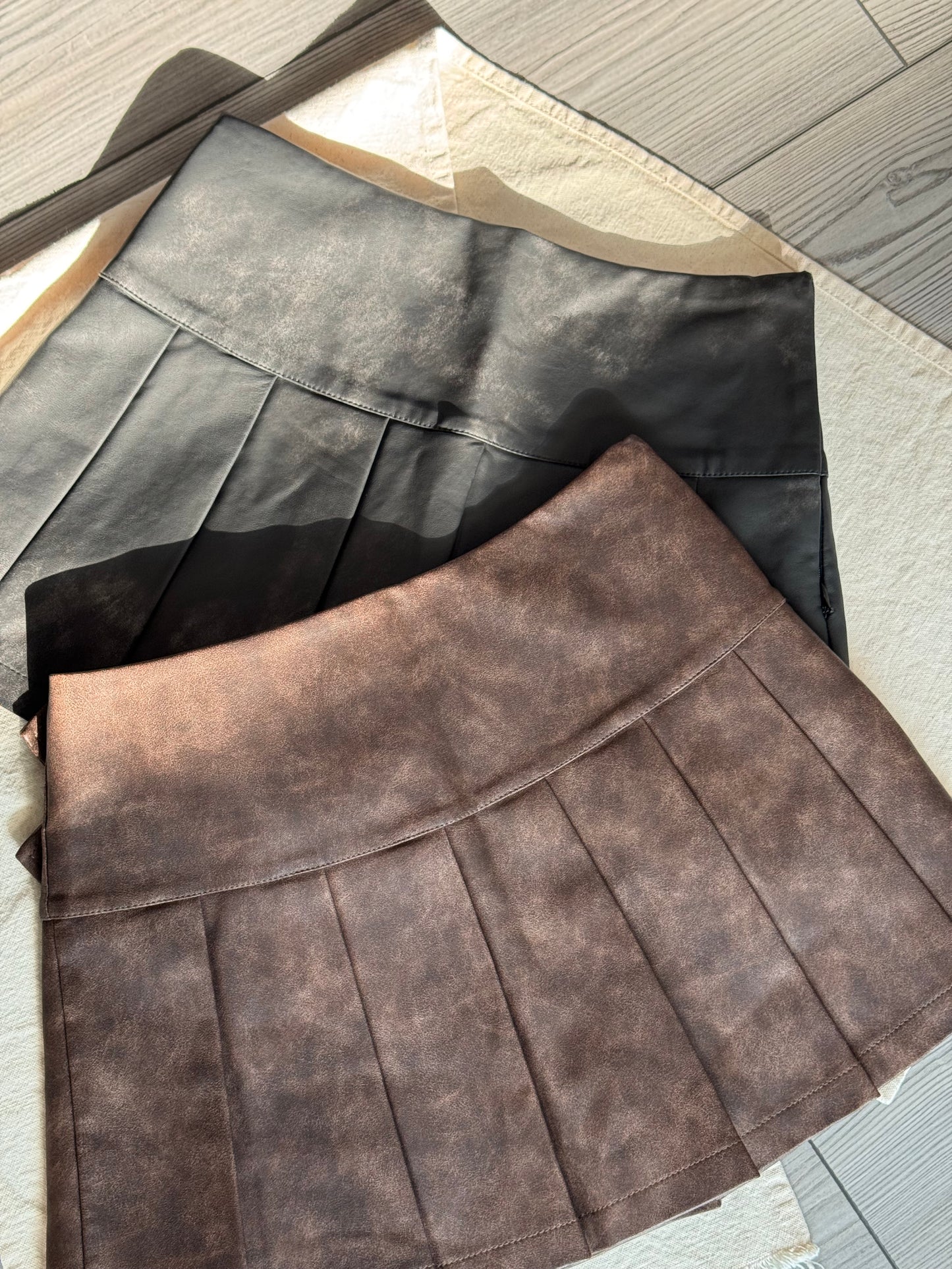 LEATHER PLEATED SKIRTS 🌸