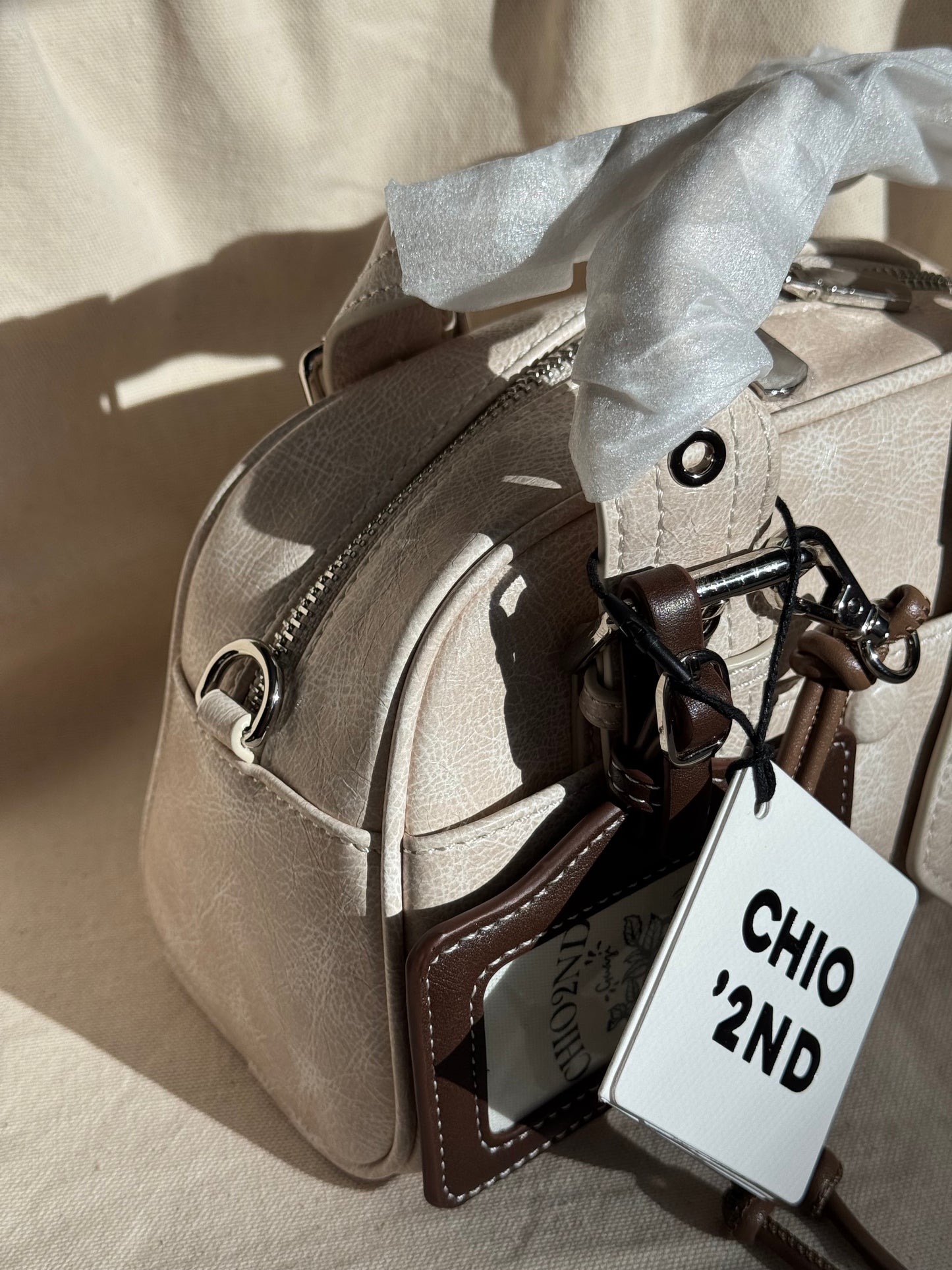 CHIO’2ND ASHY CREAM LEATHER HAND BAG ✨