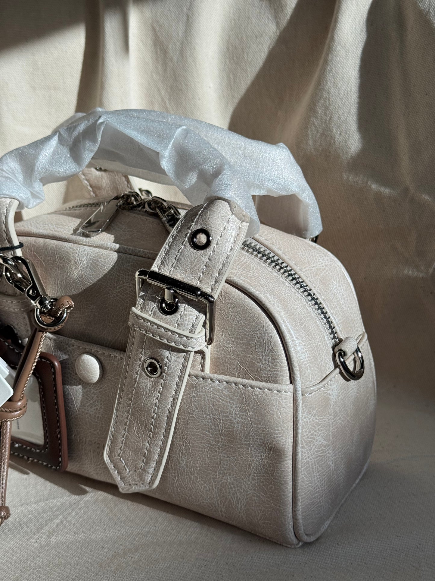 CHIO’2ND ASHY CREAM LEATHER HAND BAG ✨