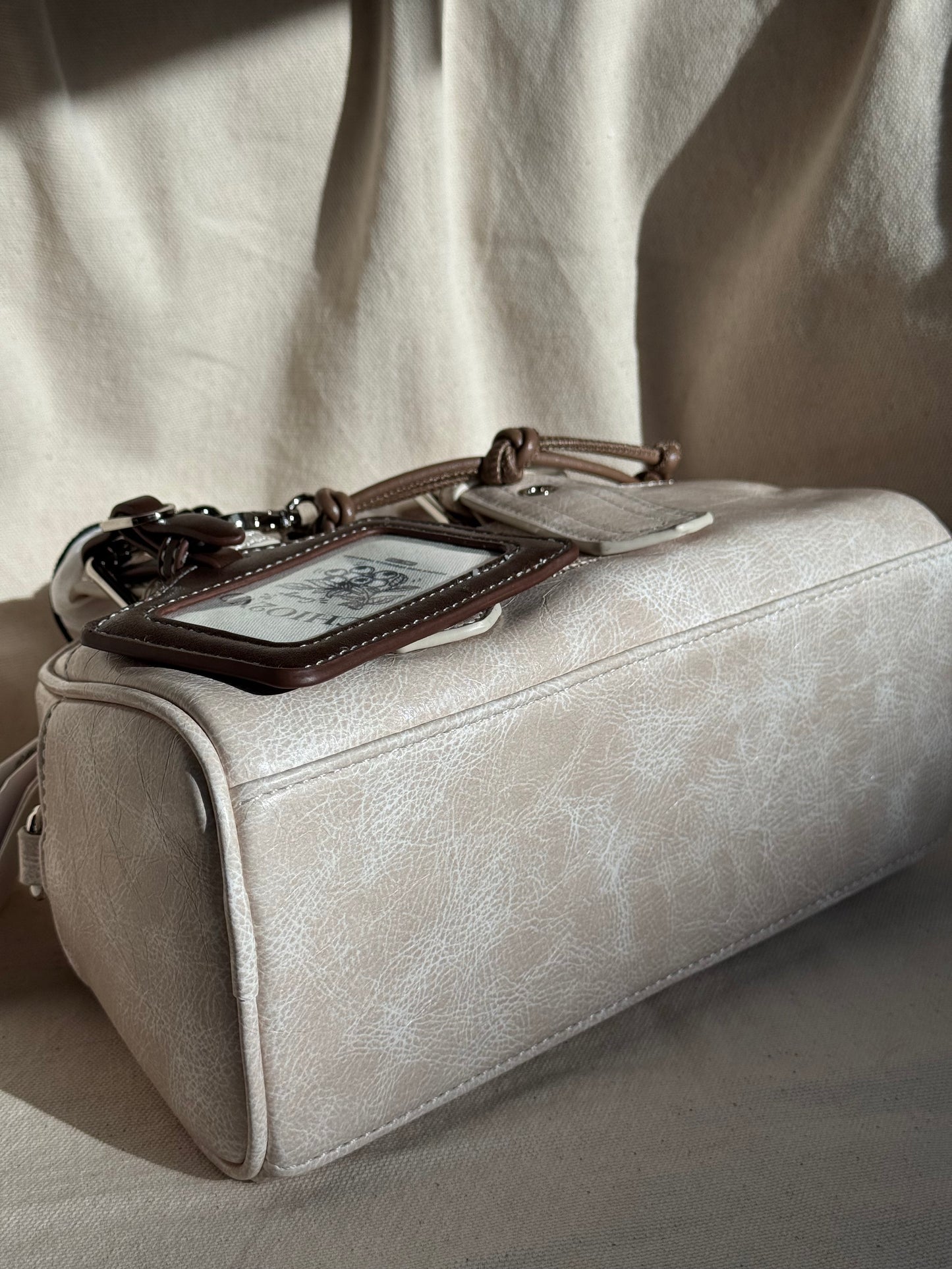 CHIO’2ND ASHY CREAM LEATHER HAND BAG ✨