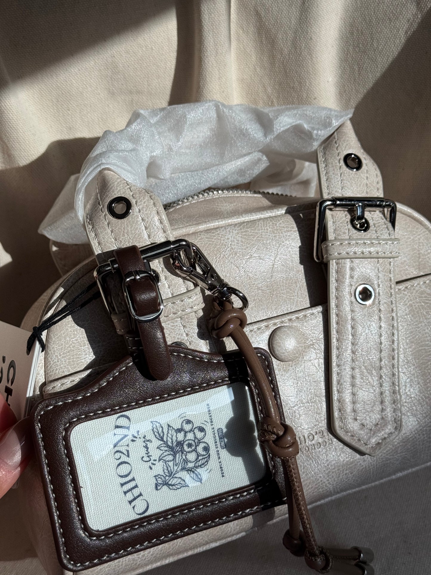 CHIO’2ND ASHY CREAM LEATHER HAND BAG ✨