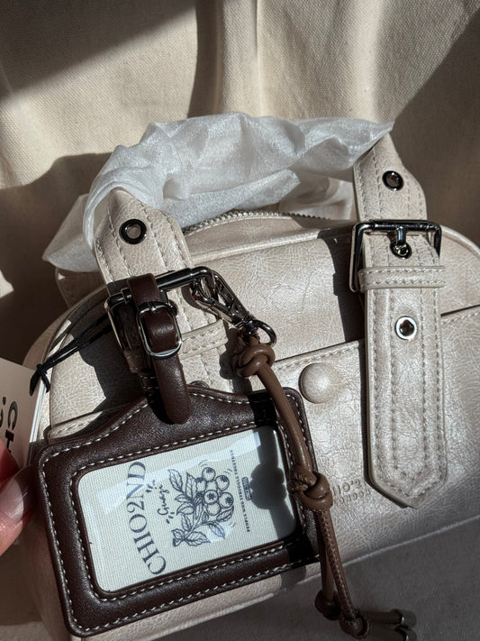 CHIO’2ND ASHY CREAM LEATHER HAND BAG ✨